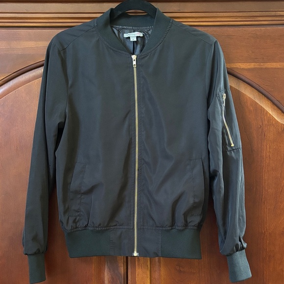 Sleek Black Bomber Jacket with Gold Accents - Picture 1 of 7